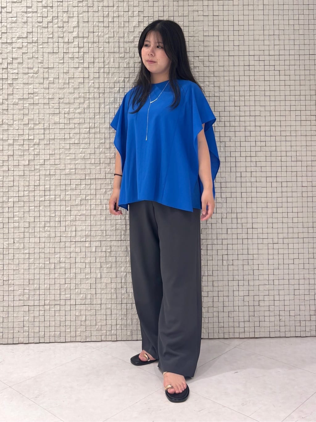 MEGUMIさんの「INDIVI｜【体型カバー】スクエアブラウス」を使ったコーディネート