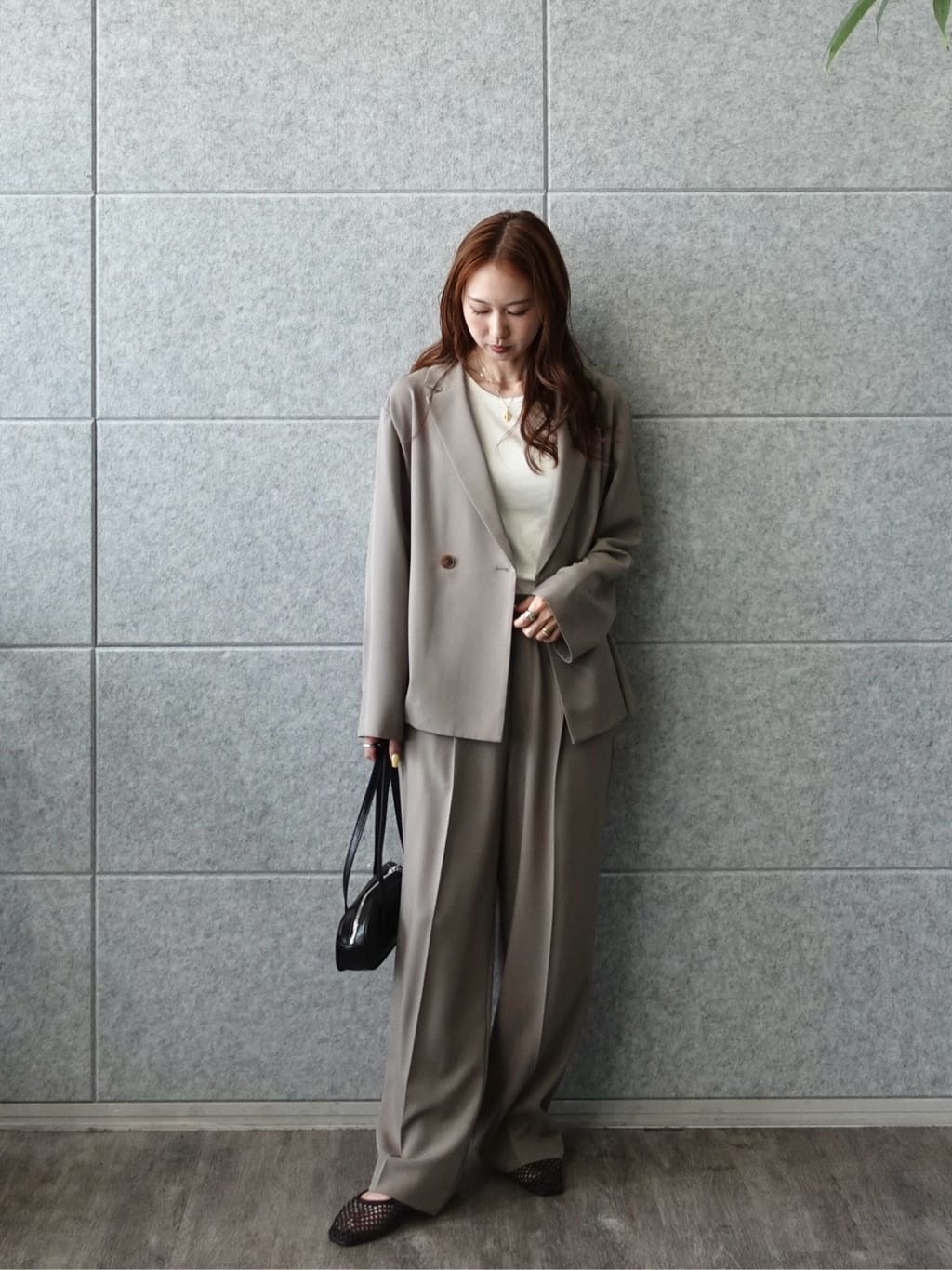 mitsukiさんの「INDIVI｜Comfy SET UP｜イージーストレートワイドパンツ【セットアップ対応／通勤/カセット服】」を使ったコーディネート