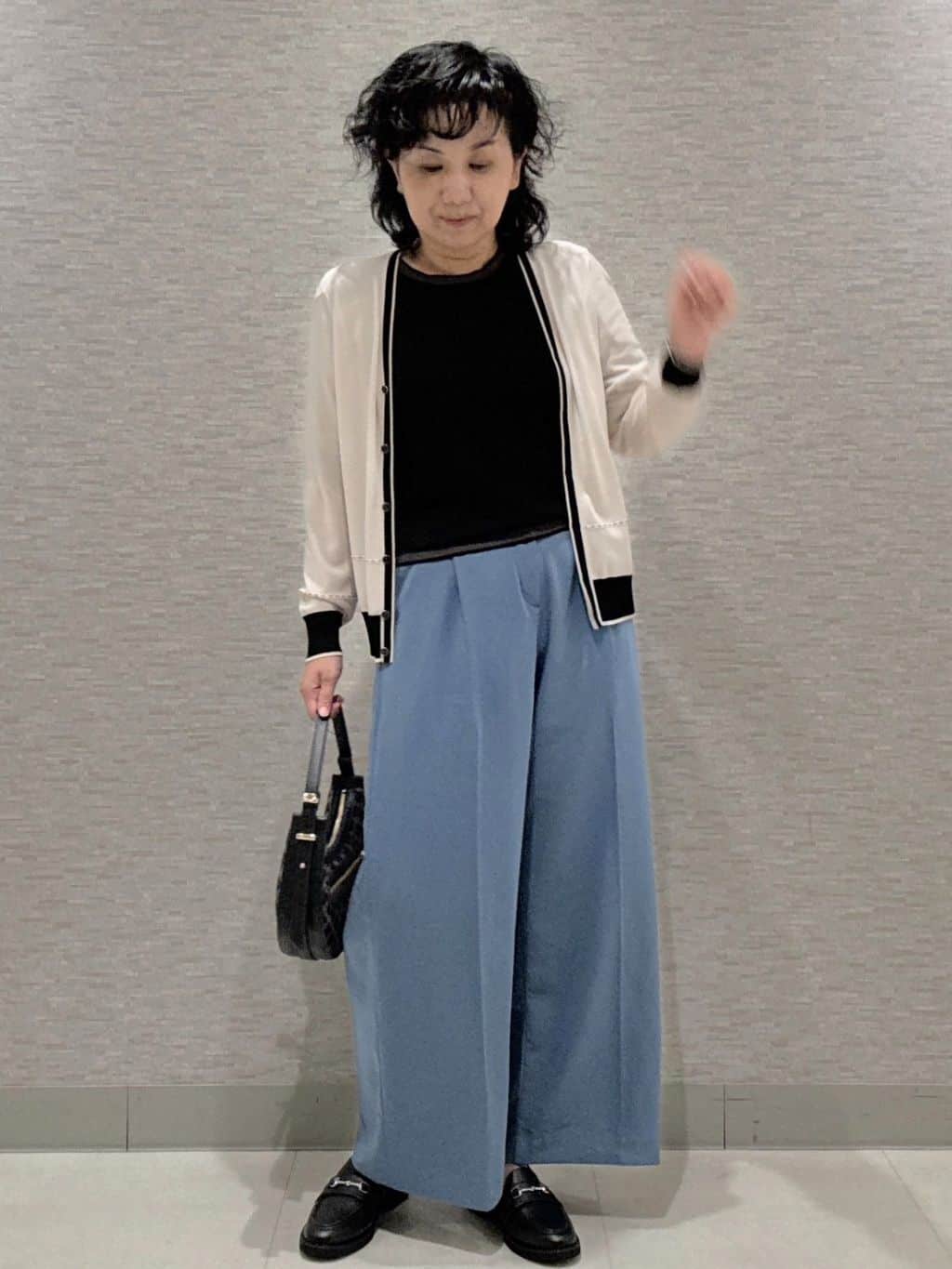 KOJIMAさんの「Reflect｜【WEB先行カラーあり／手洗い可／アンサンブル可】バイカラー五分袖ニット」を使ったコーディネート