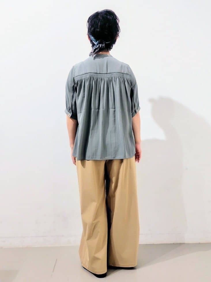 kodamaさんの「THE SHOP TK｜【インしなくも決まる】サテンギャザー5分袖ブラウス」を使ったコーディネート