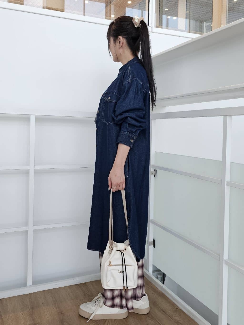 ゆゆさんの「SHOO･LA･RUE｜【S-LL】ロングシーズン活躍 デニムシャツワンピース」を使ったコーディネート