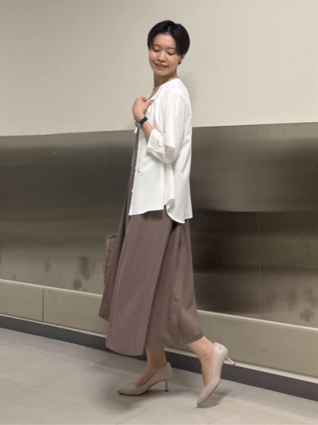 kanaeさんの「INDIVI｜【羽織りとしても活躍！】ケープカラーブラウス」を使ったコーディネート