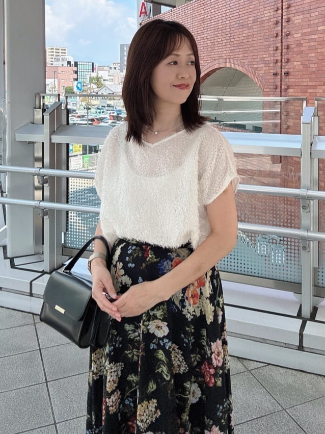 makiさんの「UNTITLED｜【セットアップ可/洗える】フェザーフレンチスリーブブラウス」を使ったコーディネート