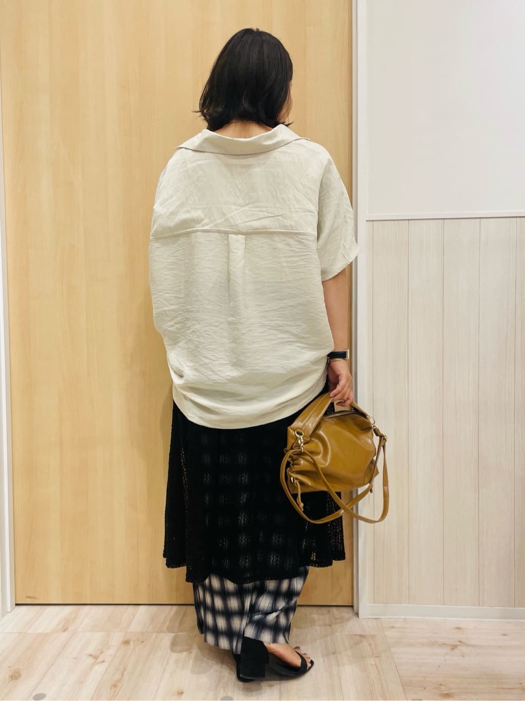 すーさんの「SHOO･LA･RUE｜【洗える/S-LL/5分袖】1枚でも羽織としても。さらさらドレープシャツ」を使ったコーディネート