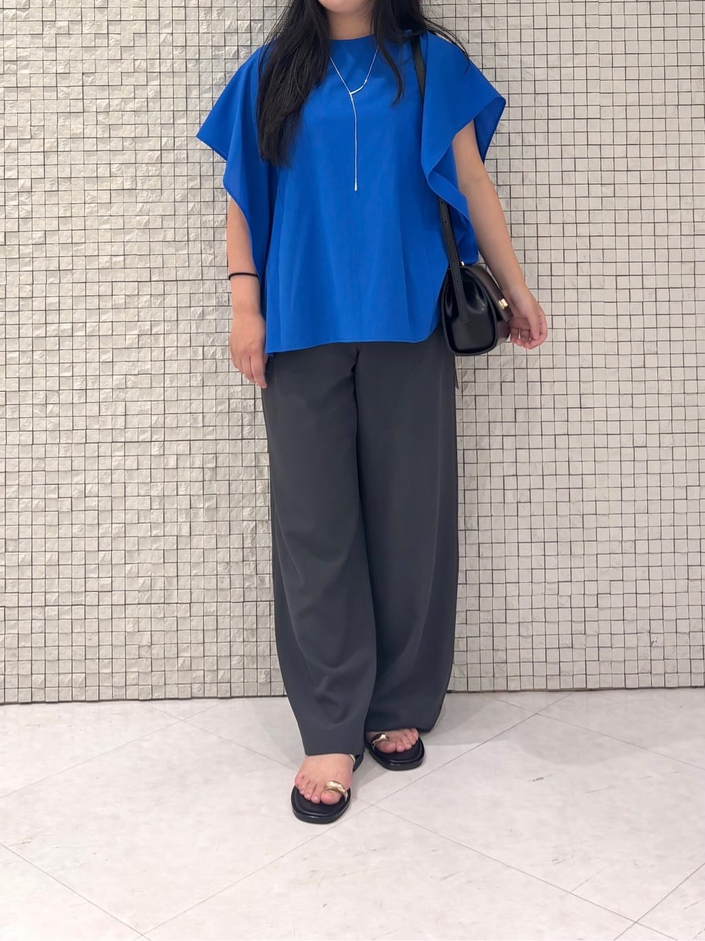 MEGUMIさんの「INDIVI｜【体型カバー】スクエアブラウス」を使ったコーディネート