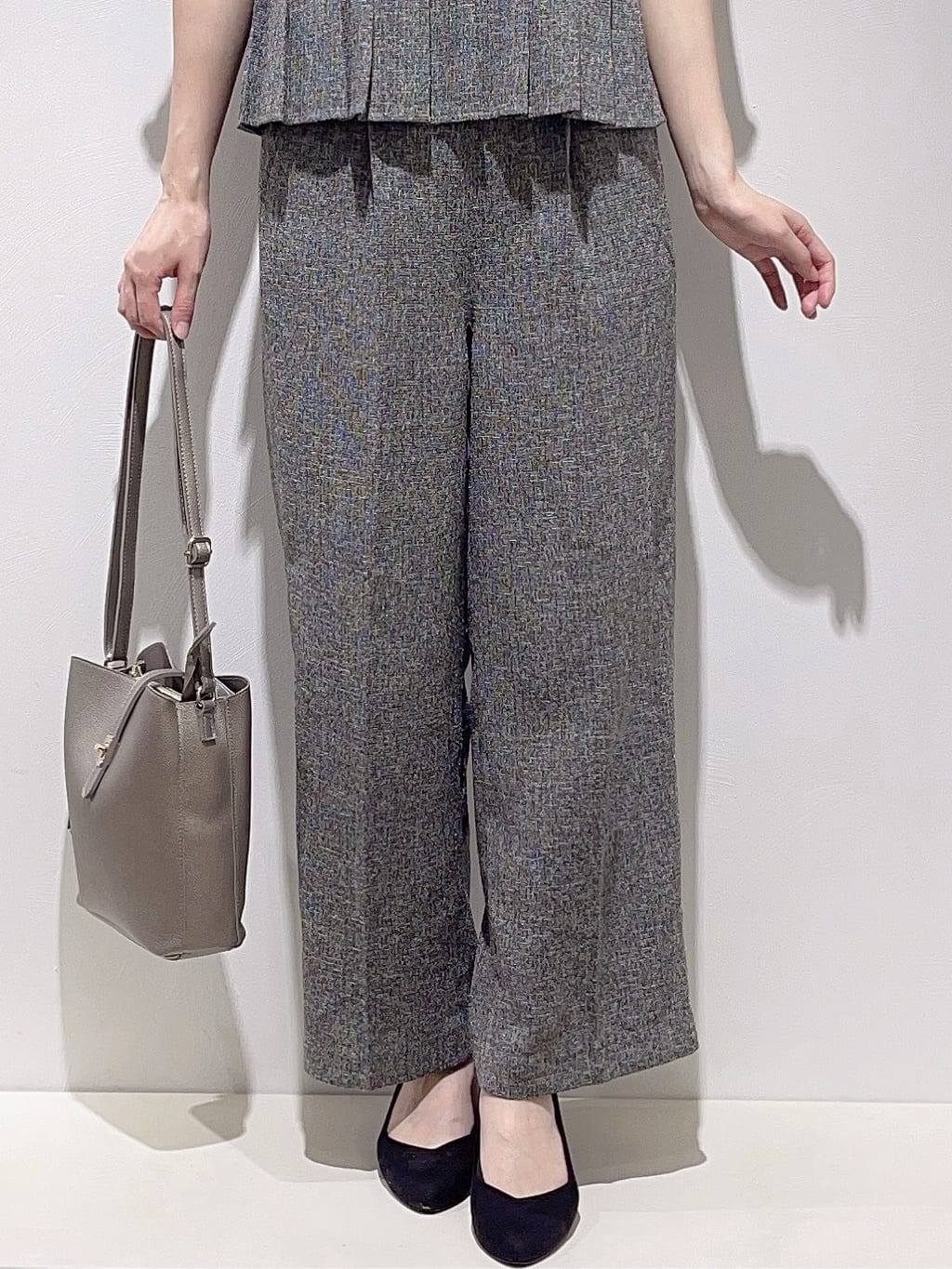 HITOMIさんの「grove｜【2点SET/体型カバー】夏から秋まで着まわせる！プリーツビスチェセットアップ」を使ったコーディネート