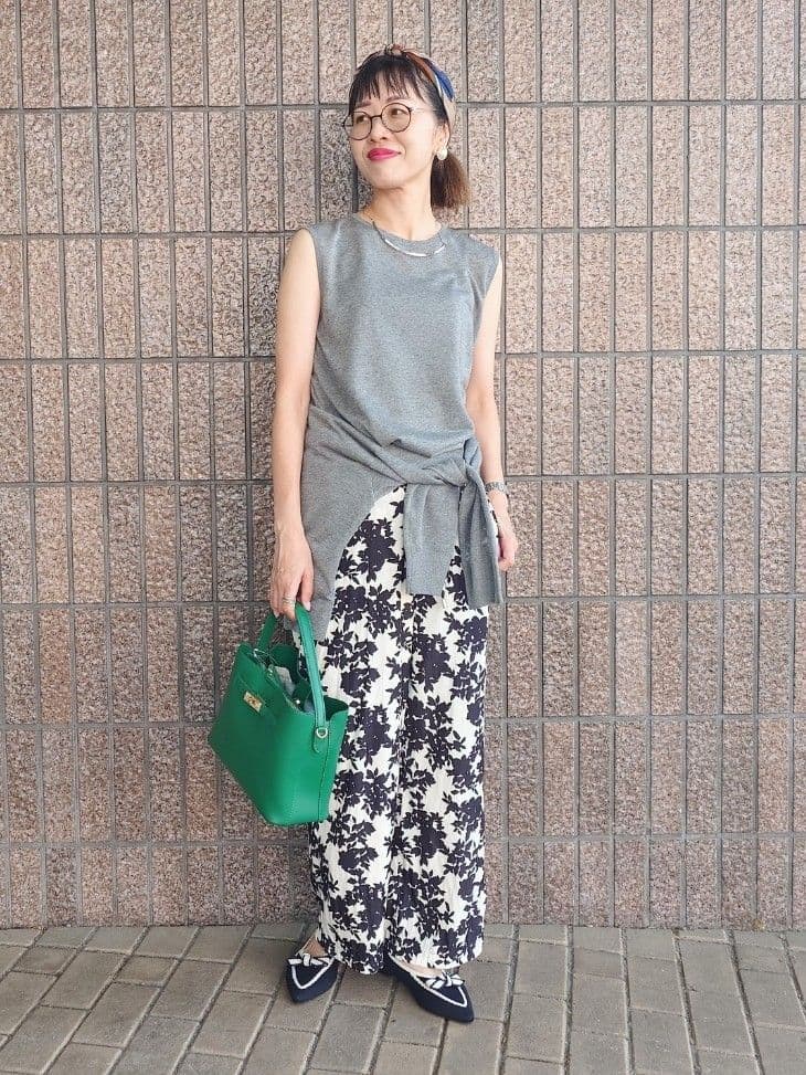 MUTSUKOさんの「UNTITLED｜【アンサンブル可/洗える】シアーノースリーブ プルオーバー」を使ったコーディネート