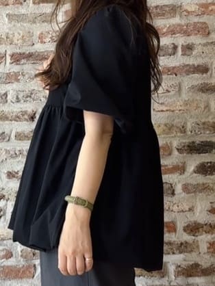 tokiさんの「THE SHOP TK｜バルーンスリーブペプラムチュニック【洗える】」を使ったコーディネート