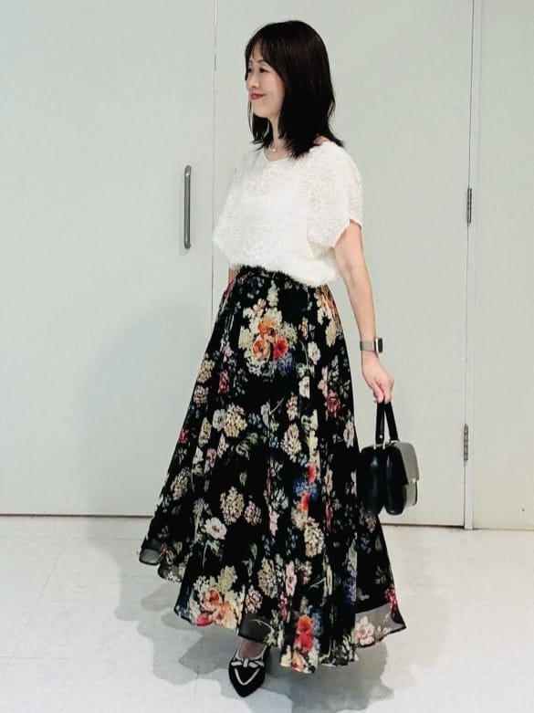 makiさんの「UNTITLED｜【セットアップ可/洗える】フェザーフレンチスリーブブラウス」を使ったコーディネート