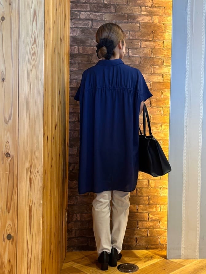 mieさんの「SHOO･LA･RUE｜【S-LL/体型カバー】さらりとしたタッチが心地よい バックギャザーブラウス」を使ったコーディネート
