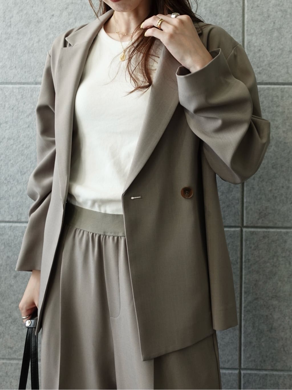mitsukiさんの「INDIVI｜Comfy SET UP｜イージーストレートワイドパンツ【セットアップ対応／通勤/カセット服】」を使ったコーディネート