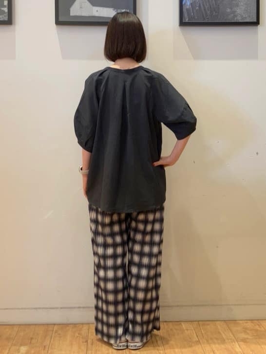 momoharuさんの「SHOO･LA･RUE｜【S-LL/洗濯後しわになりにくい】ランタンスリーブで女性らしく 5分袖スキッパーブラウス」を使ったコーディネート