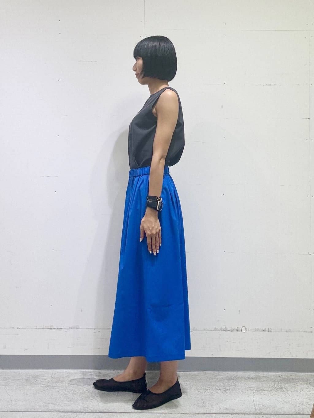 naoさんの「INDIVI｜【クールエアー素材／UVケア／セットアップ可能】エアリーフレアパンツ」を使ったコーディネート