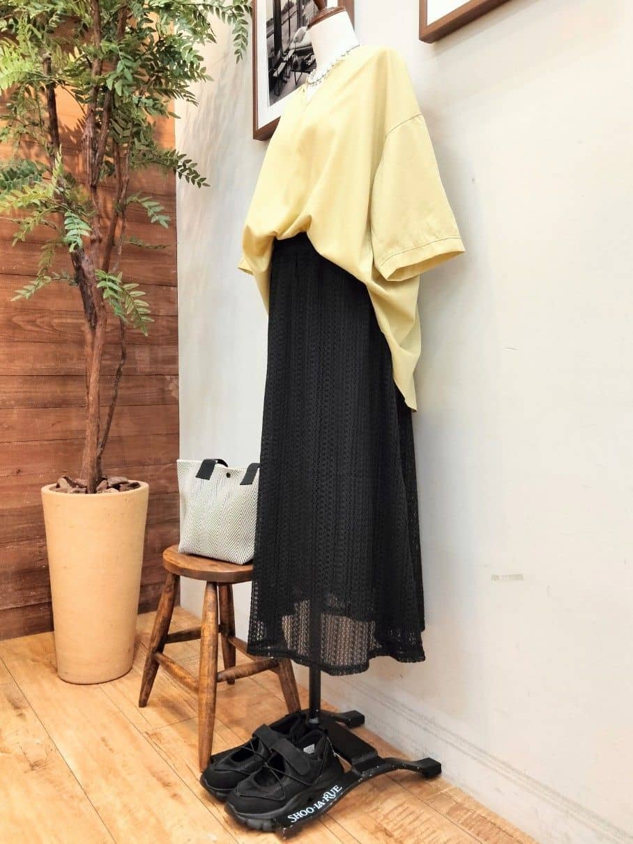 うっちーさんの「SHOO･LA･RUE｜【S-LL/洗濯後しわになりにくい】バックギャザーがアクセント スッキパーブラウス」を使ったコーディネート