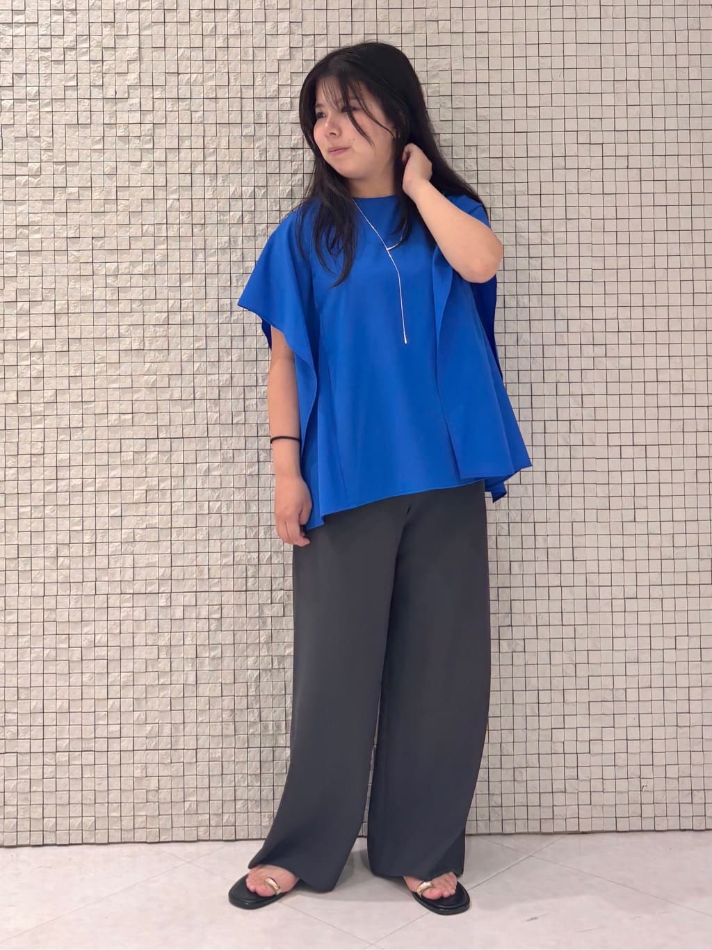 MEGUMIさんの「INDIVI｜【体型カバー】スクエアブラウス」を使ったコーディネート