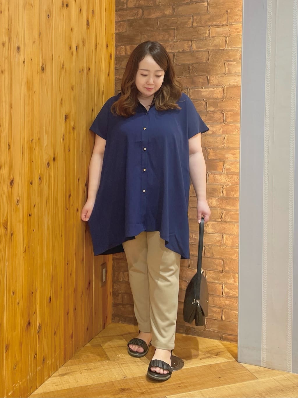 Risaさんの「SHOO･LA･RUE｜【S-LL/体型カバー】さらりとしたタッチが心地よい バックギャザーブラウス」を使ったコーディネート