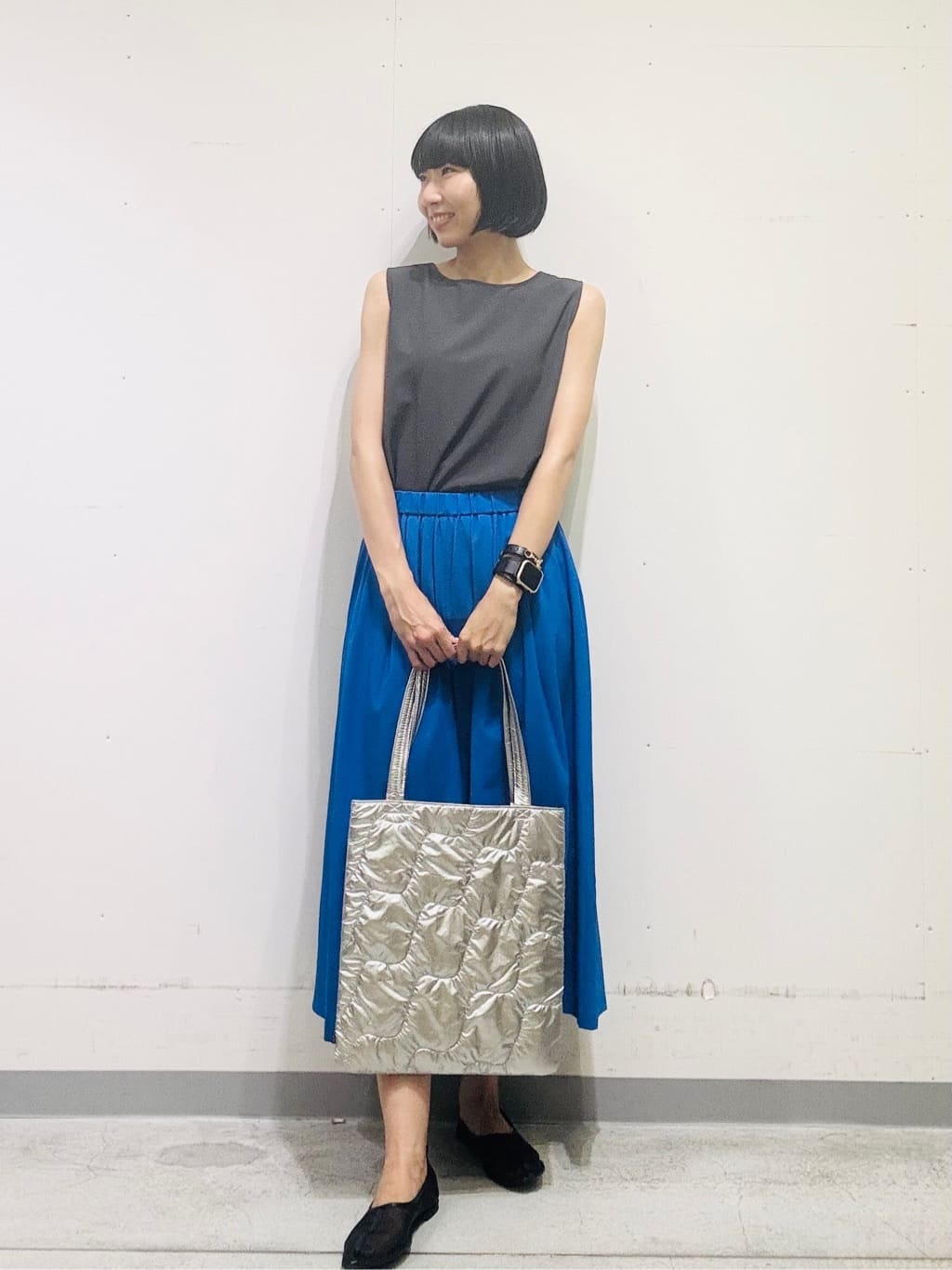 naoさんの「INDIVI｜【クールエアー素材／UVケア／セットアップ可能】エアリーフレアパンツ」を使ったコーディネート