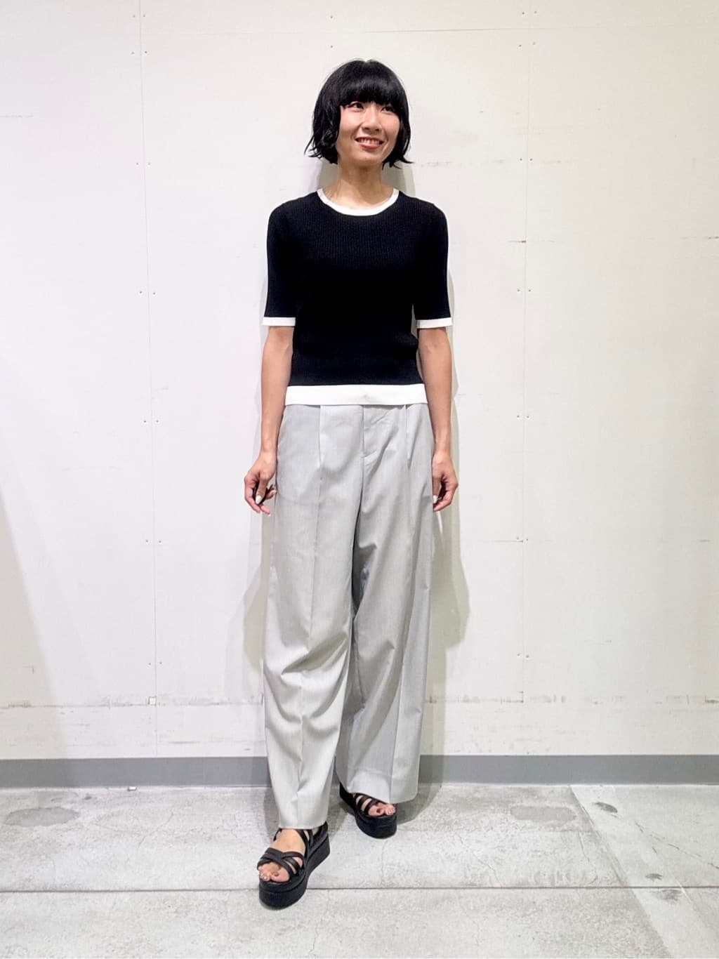 naoさんの「INDIVI｜【インナーで活躍／アンサンブル】クルーネック半袖ニット」を使ったコーディネート
