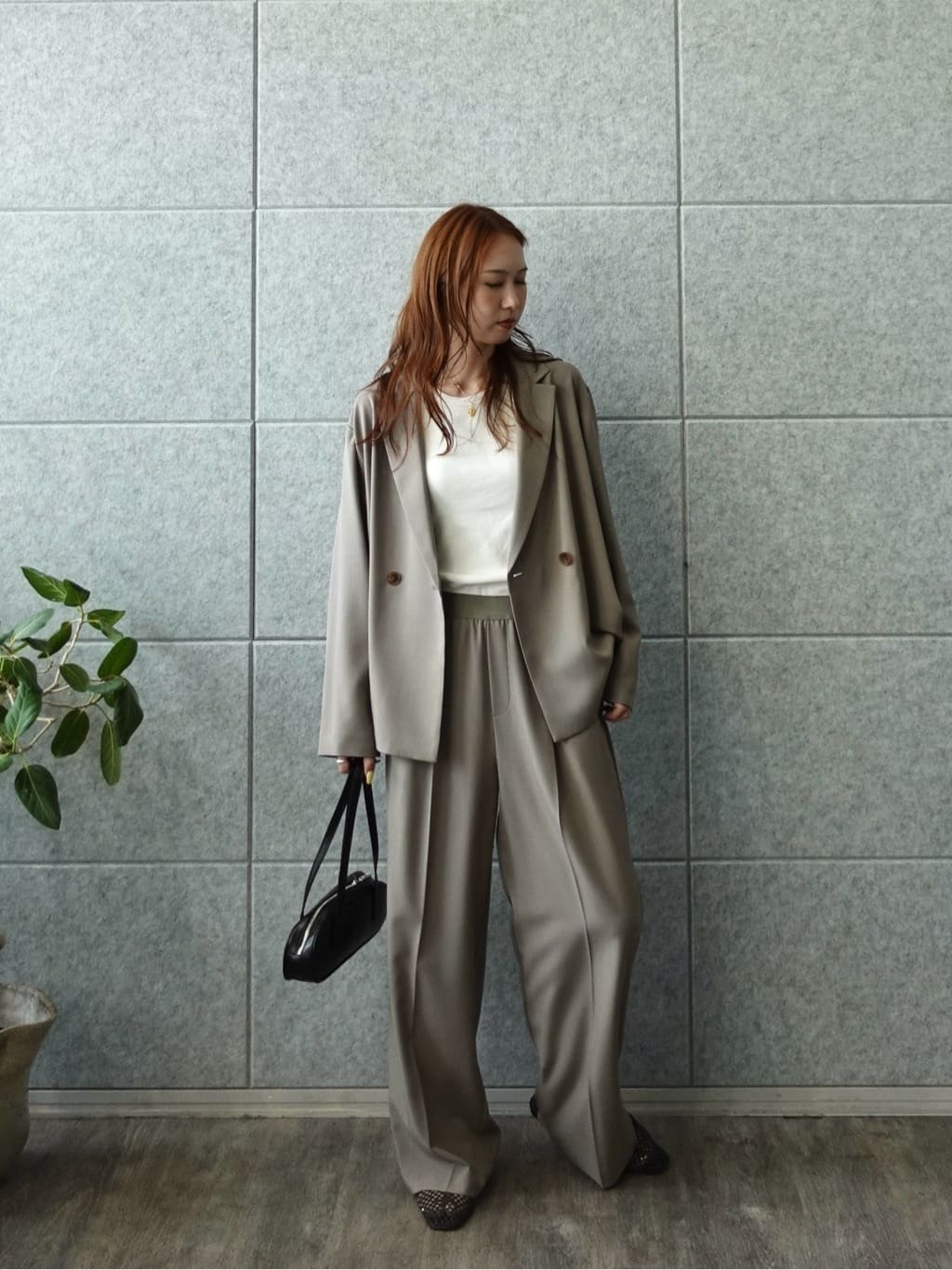 mitsukiさんの「INDIVI｜Comfy SET UP｜イージーストレートワイドパンツ【セットアップ対応／通勤/カセット服】」を使ったコーディネート