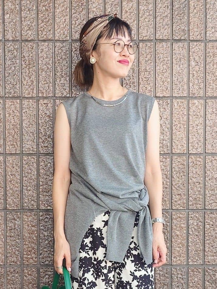 MUTSUKOさんの「UNTITLED｜【アンサンブル可/洗える】シアーノースリーブ プルオーバー」を使ったコーディネート
