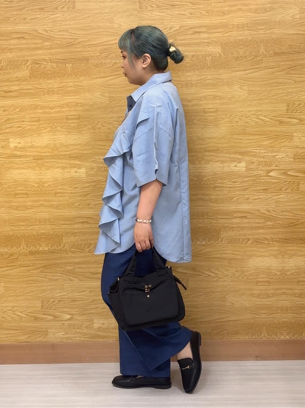 ぁむさんの「SHOO･LA･RUE｜【S-LL/洗濯後しわになりにくい】ゴールドパーツできれい見え 麻調タックワイドパンツ」を使ったコーディネート