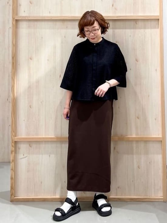 nakoさんの「THE SHOP TK｜サイドラメラインタイトスカート【洗濯機OK】」を使ったコーディネート