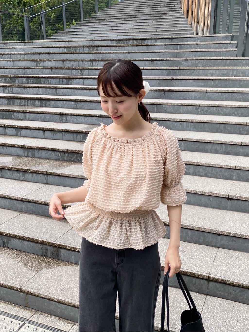 みさかさんの「index｜2WAY カットジャカードブラウス【洗濯機洗い可／防シワ】」を使ったコーディネート
