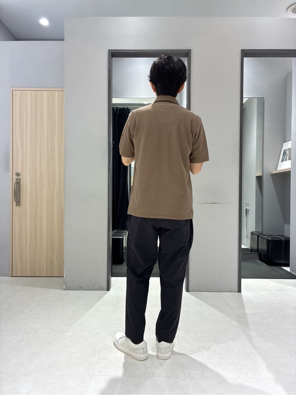 わいずみさんの「TAKEO KIKUCHI｜【3Dナイロンストレッチ】スリムイージーパンツ」を使ったコーディネート
