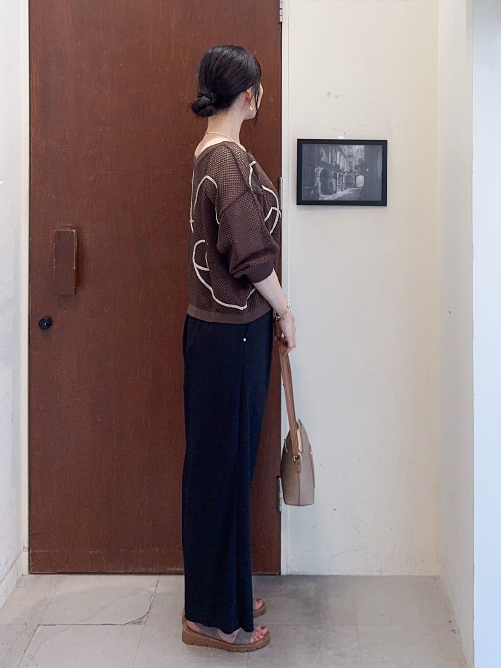 𝐇𝐢𝐫𝐨𝐦𝐢さんの「SHOO･LA･RUE｜アンクルゴムフラットサンダル」を使ったコーディネート