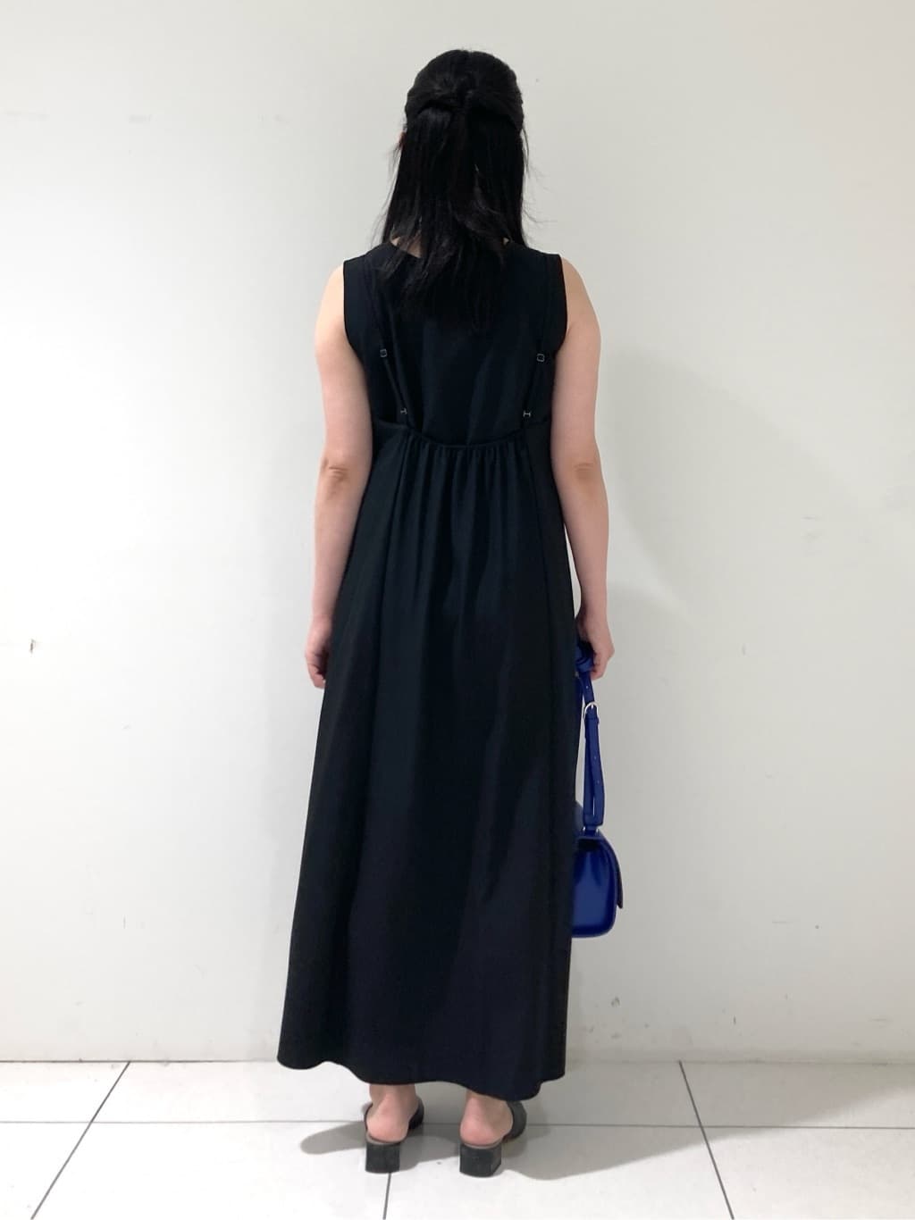 momokoさんの「INDIVI｜【UVケア】エアリージョーゼット キャミワンピース」を使ったコーディネート
