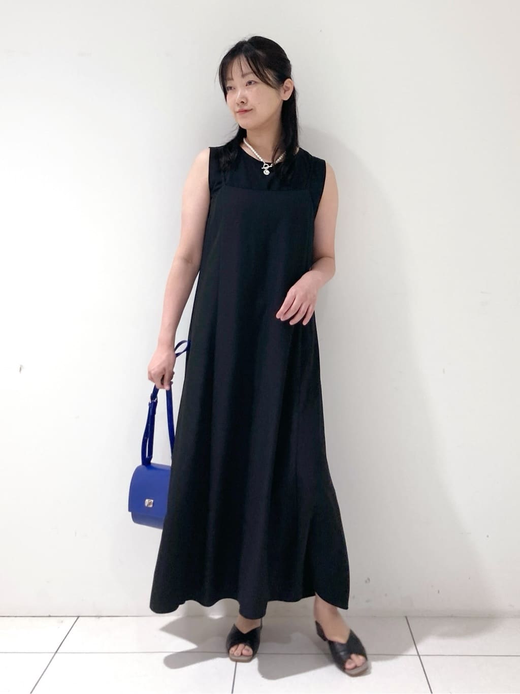 momokoさんの「INDIVI｜【UVケア】エアリージョーゼット キャミワンピース」を使ったコーディネート