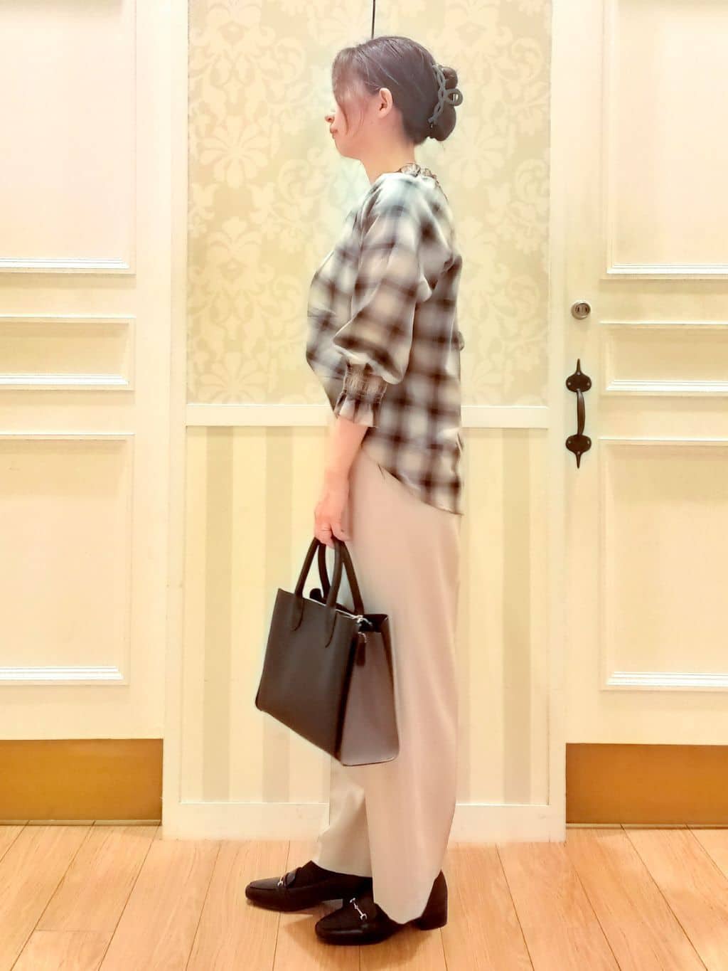 Nakaさんの「grove｜【人間工学】中仕切りバイカラー2WAYトート」を使ったコーディネート