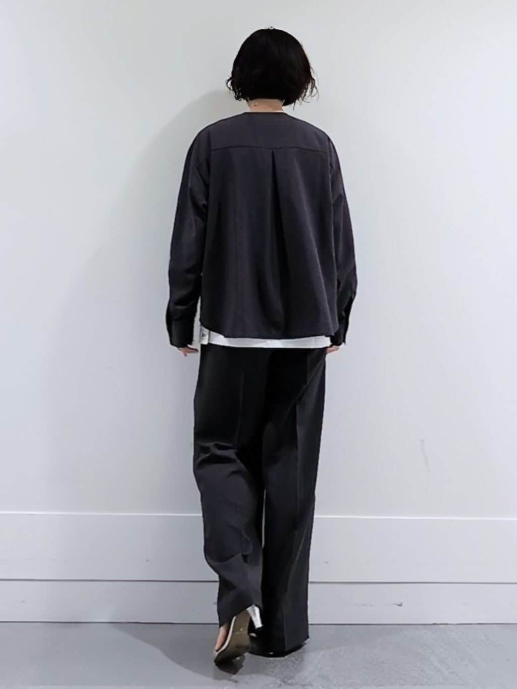 ミズタさんの「UNTITLED｜【秋も着られる/セットアップ可】リラククールシャツ」を使ったコーディネート