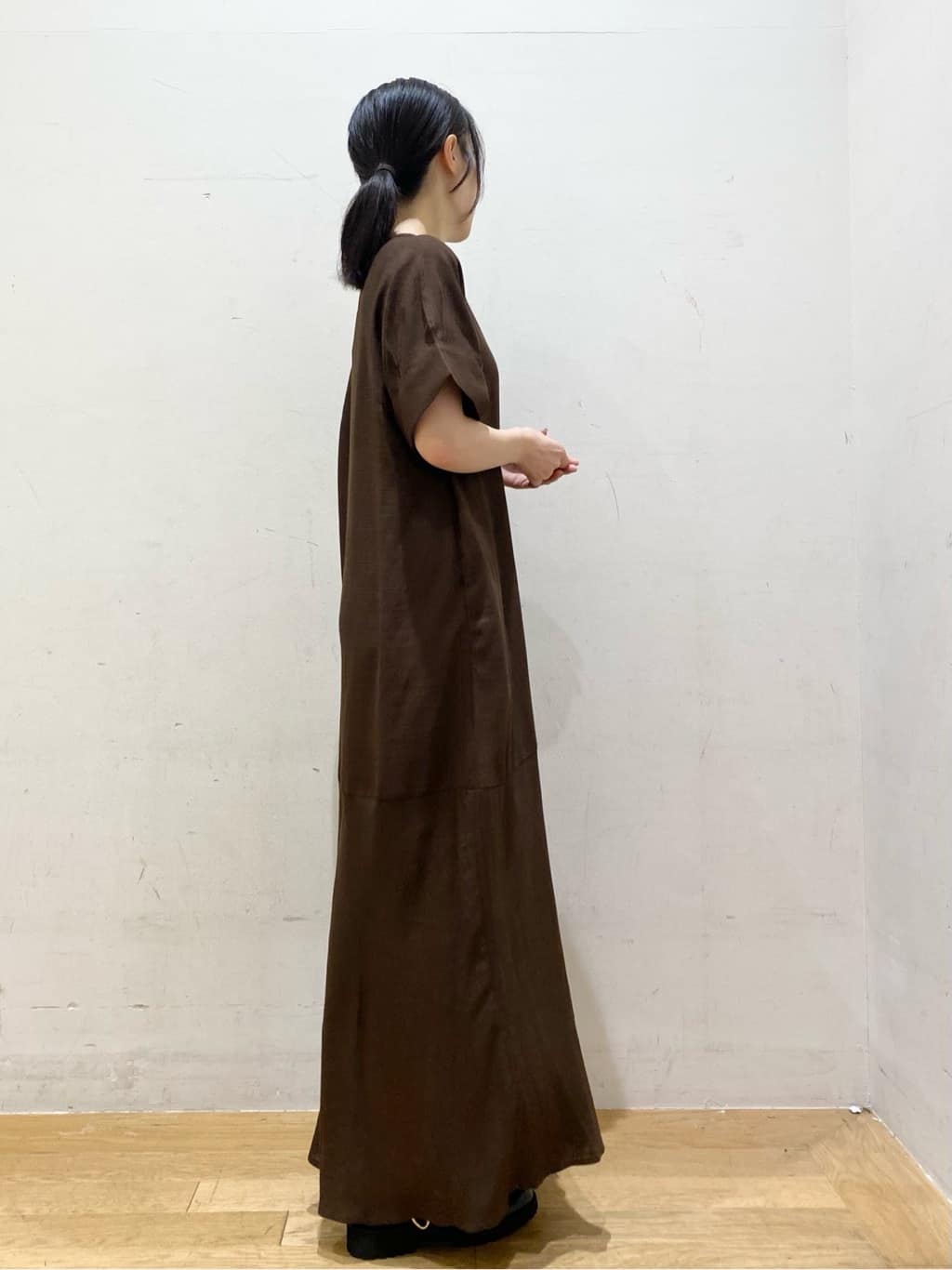 みなみさんの「OPAQUE.CLIP｜レーヨン麻キーネックワンピース【洗える】」を使ったコーディネート