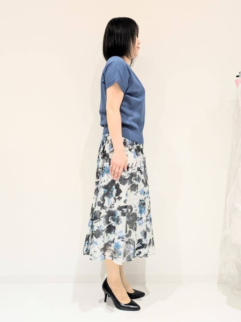 tomoさんの「UNTITLED｜【シアー/後ろウエストゴム】ペイントフラワースカート」を使ったコーディネート