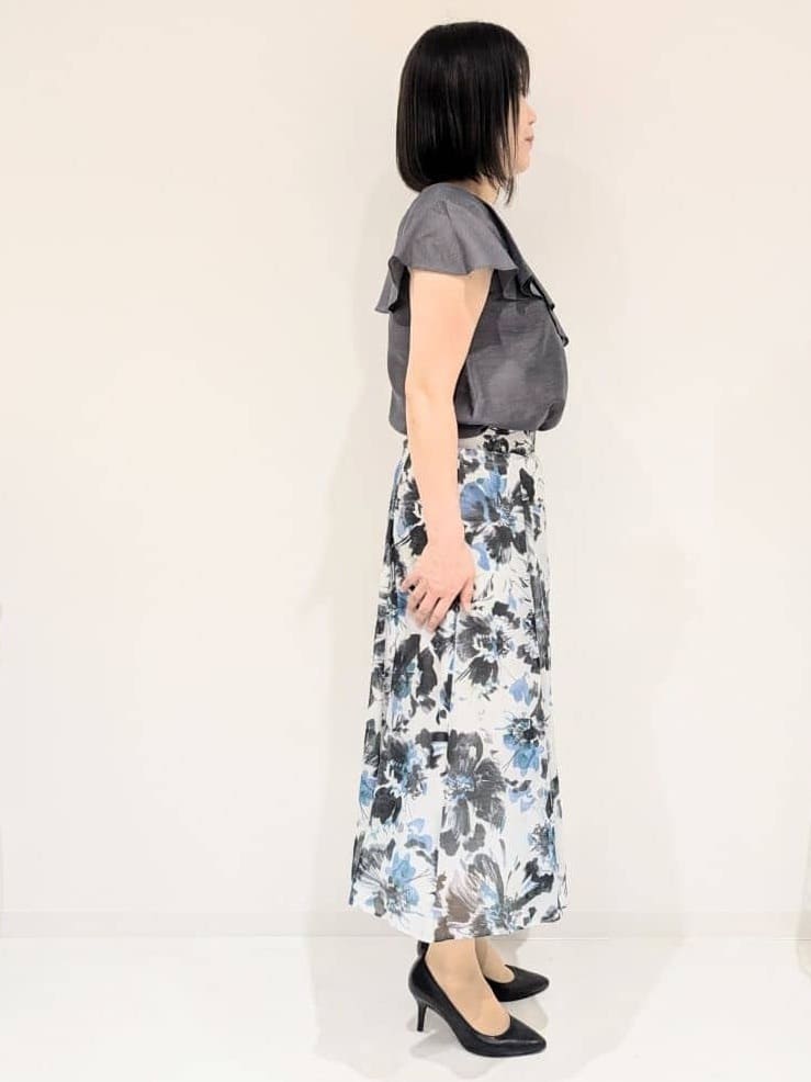 tomoさんの「UNTITLED｜【シアー/後ろウエストゴム】ペイントフラワースカート」を使ったコーディネート