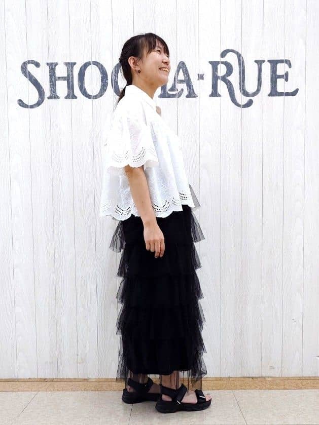 とろろさんの「SHOO･LA･RUE｜コーデの主役になる スカラップレースブラウス」を使ったコーディネート