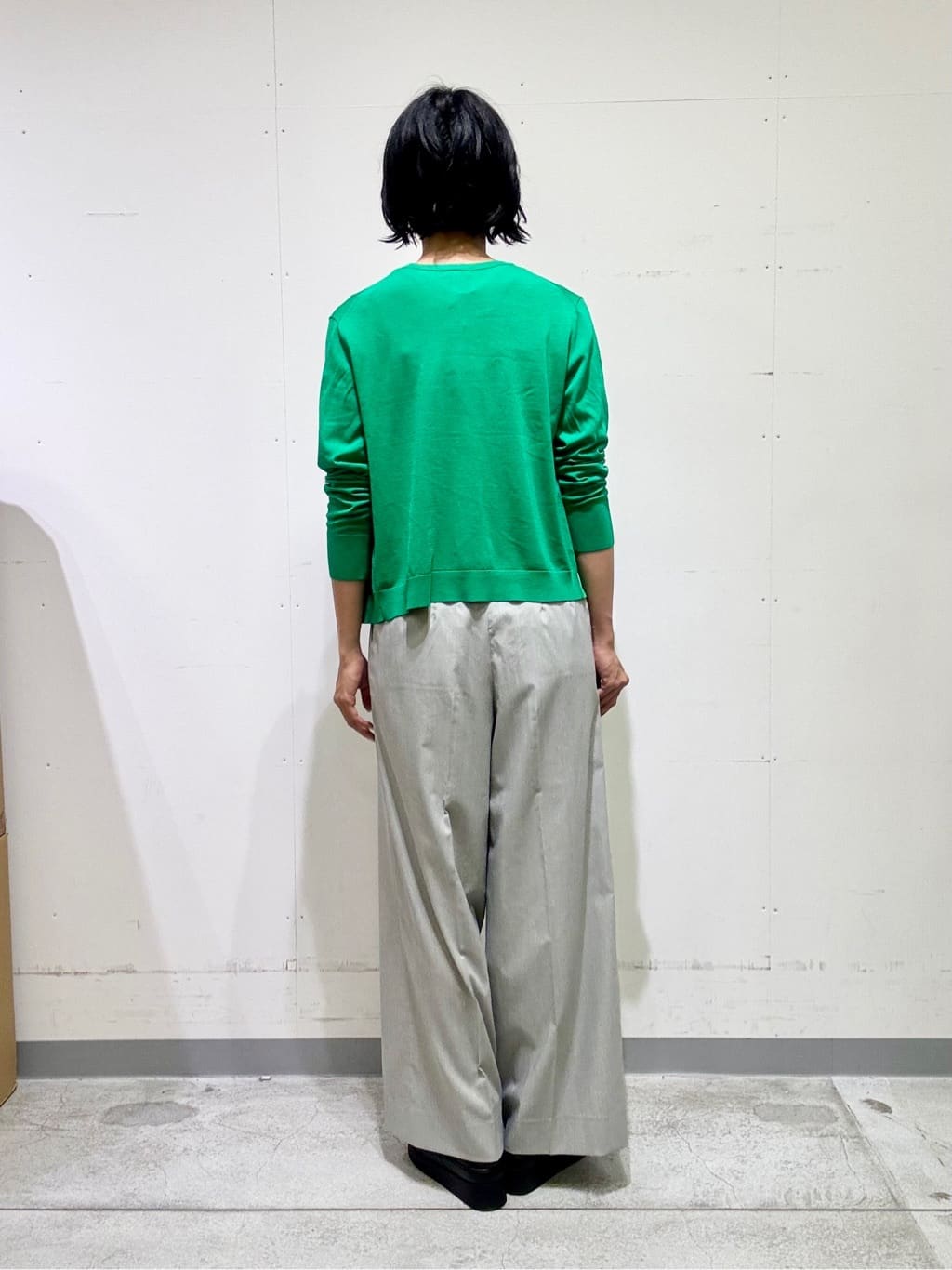 naoさんの「INDIVI｜【通年活躍！／アンサンブル可能】クルーネックカーディガン」を使ったコーディネート