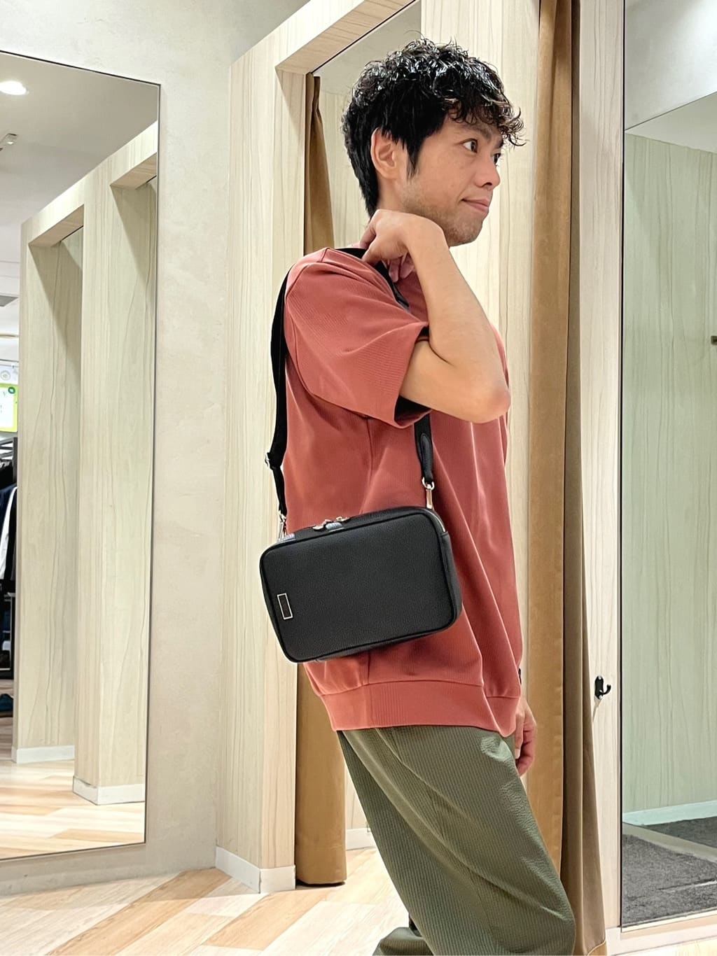 URAさんの「TAKEO KIKUCHI｜マイクロファイバークロスボディバッグ」を使ったコーディネート