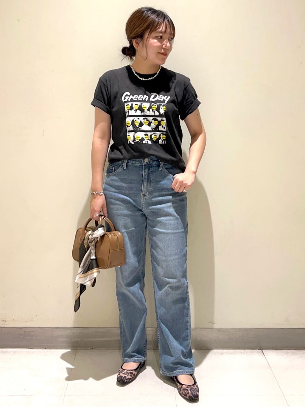 mizukiさんの「OPAQUE.CLIP｜ロックTシャツ別注アソート【GREEN DAY／METALLICA／THE BEATLES】」を使ったコーディネート