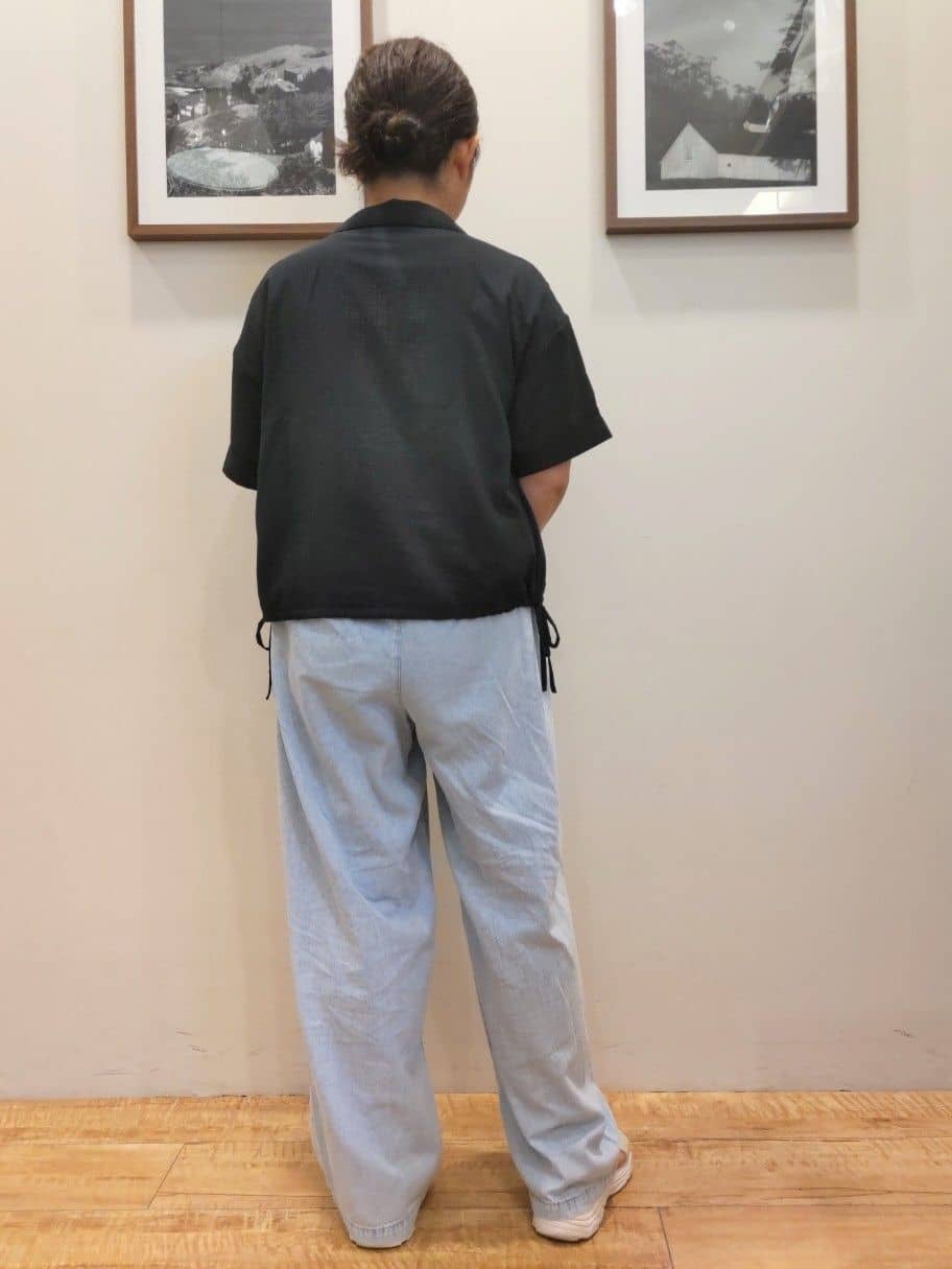 よっこさんの「SHOO･LA･RUE｜シルエット変化を楽しめる シアーチェックドロストシャツ」を使ったコーディネート