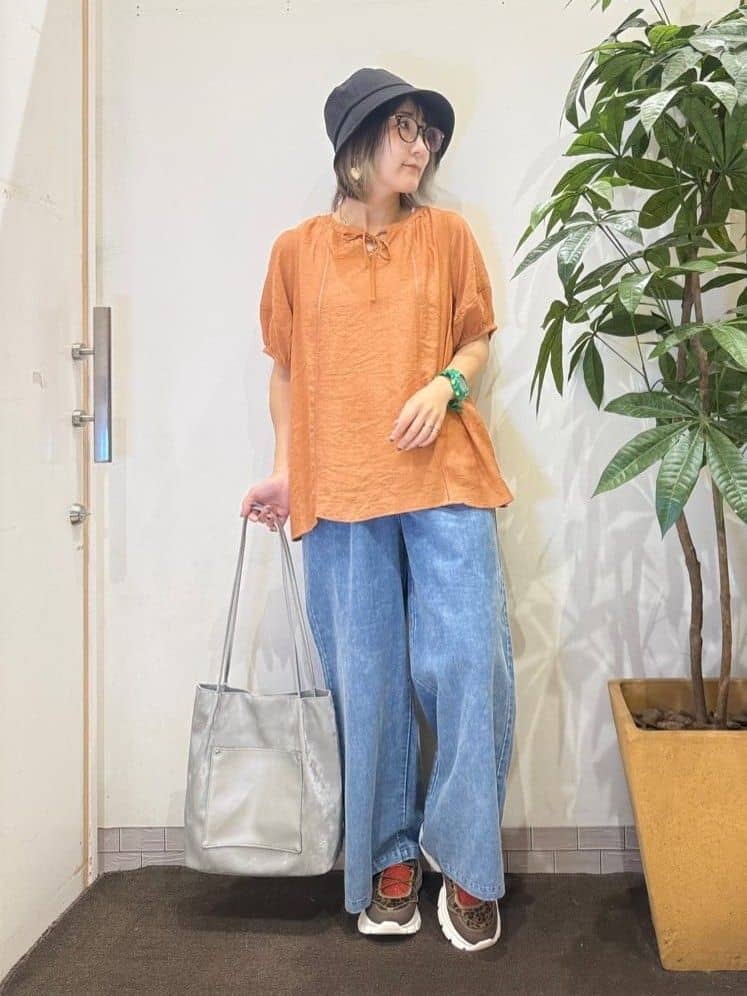 misakiさんの「SHOO･LA･RUE｜【S-LL/2点セット】リボン使いがアクセント はしごレースブラウス＋タンクトップ」を使ったコーディネート