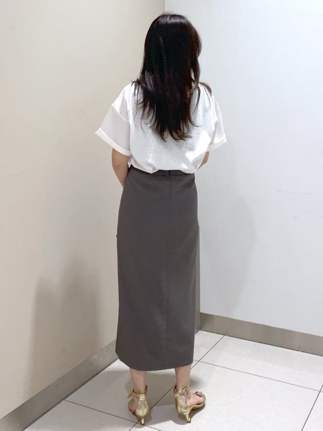 kanaさんの「UNTITLED｜【コットン100/ゆったり/ショート丈/洗える】ベロアロゴTシャツ」を使ったコーディネート