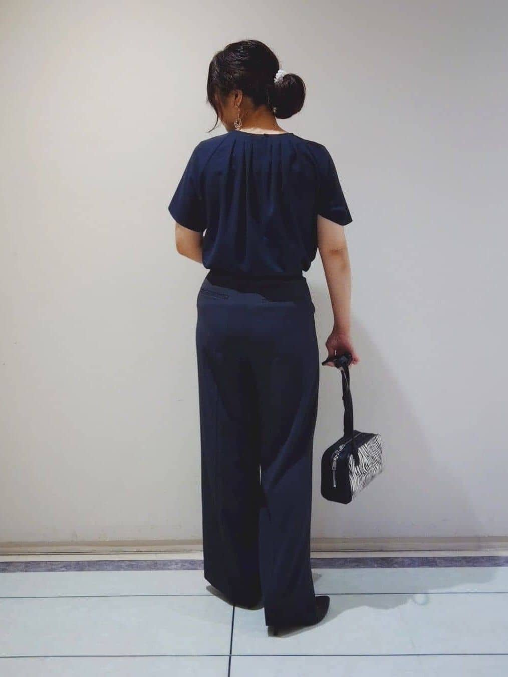 TOMOMIさんの「INDIVI｜【着心地◎！】タックワイドパンツ」を使ったコーディネート