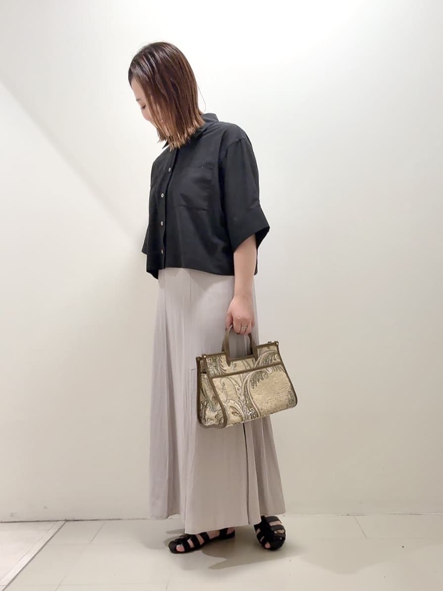 YUIさんの「UNTITLED｜【前開き/洗える】ショート丈シアーシャツ」を使ったコーディネート