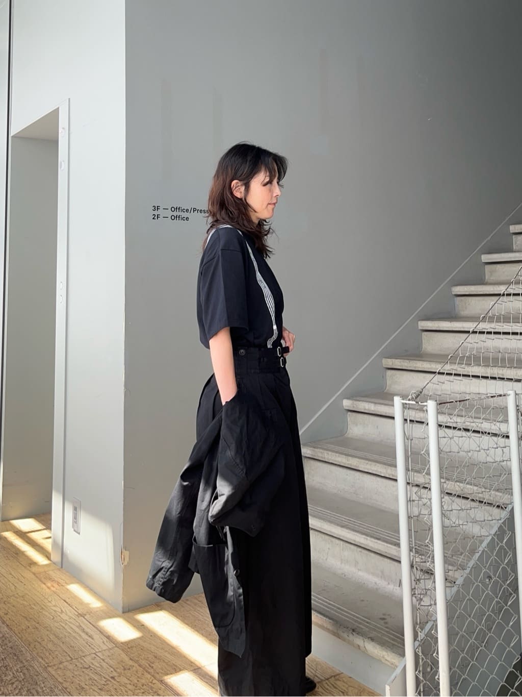 神野（jinno）さんの「TAKEO KIKUCHI｜真鍮製アソートバングル ー 洗練された大人のアクセント」を使ったコーディネート
