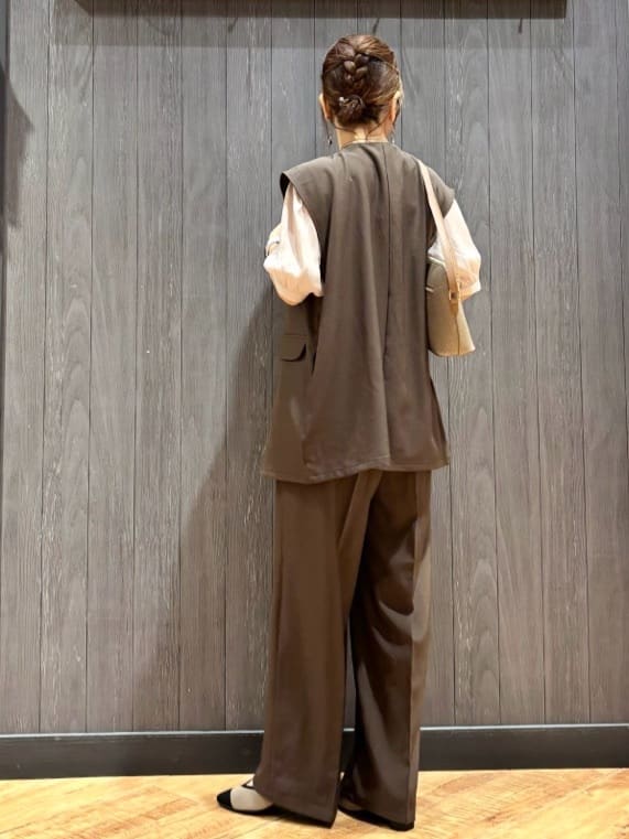 meiさんの「SHOO･LA･RUE｜【S-LL/セットアップ可/洗濯後しわになりにくい】ダブルベスト」を使ったコーディネート