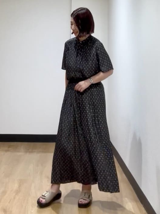 MIKIKOさんの「UNTITLED｜【セットアップ可/リラクシー/通勤】スクエアジオメ柄ブラウス」を使ったコーディネート