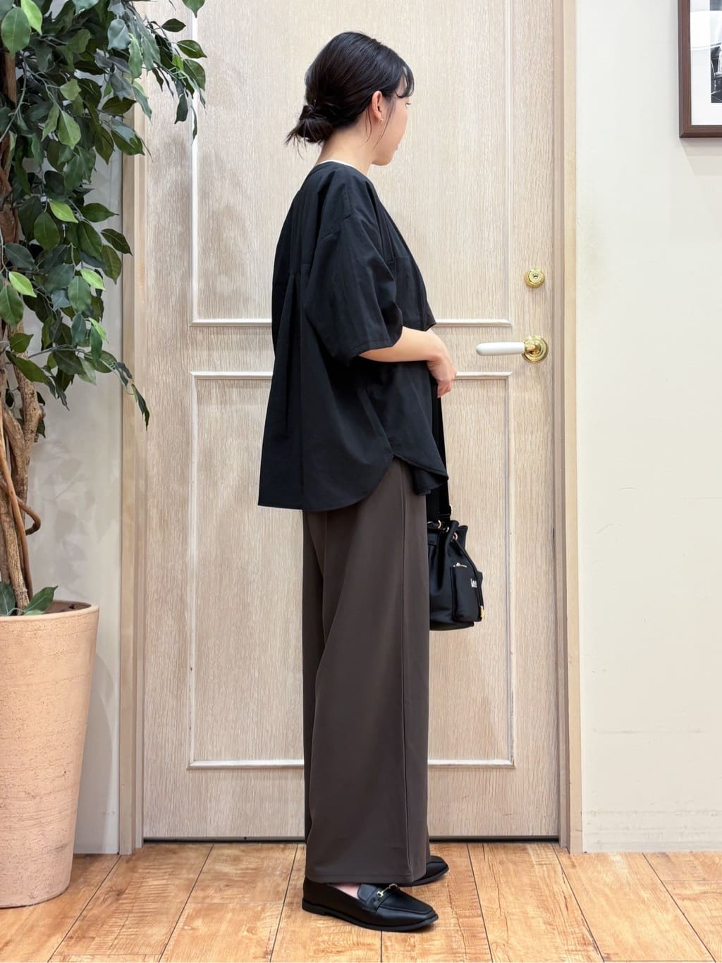 なみさんの「SHOO･LA･RUE｜【洗える/S-LL】ティアードフリルサロペット」を使ったコーディネート
