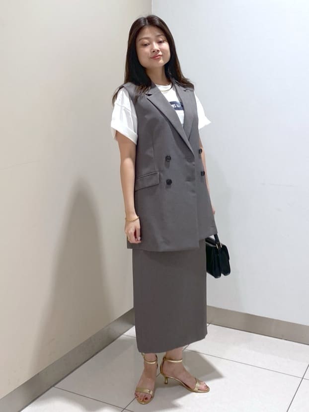 kanaさんの「UNTITLED｜【コットン100/ゆったり/ショート丈/洗える】ベロアロゴTシャツ」を使ったコーディネート